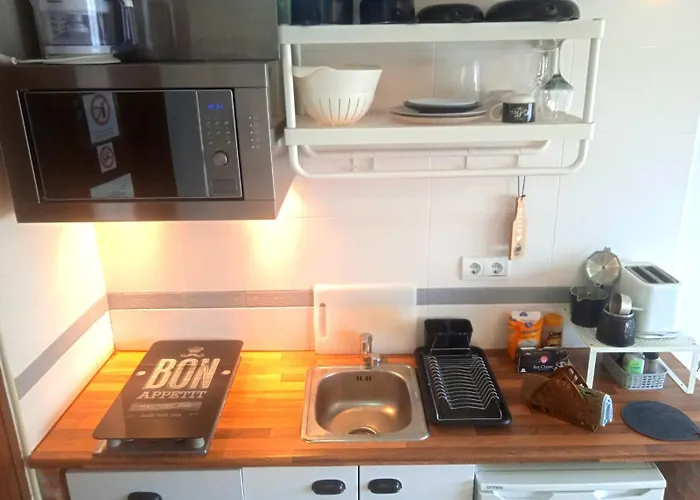 Central Studio #409 Near Beaches &Free Wifi